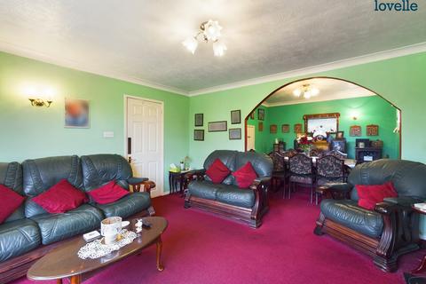 4 bedroom detached house for sale, Lincoln Drive, Caistor, LN7