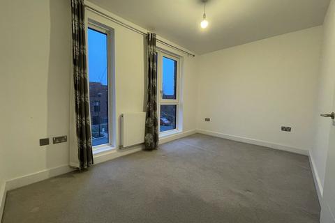 3 bedroom terraced house to rent, Carpino Place, Oldfield Road, Salford, M5