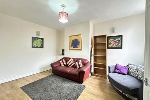3 bedroom terraced house to rent, Parkfield Street, Manchester, M14