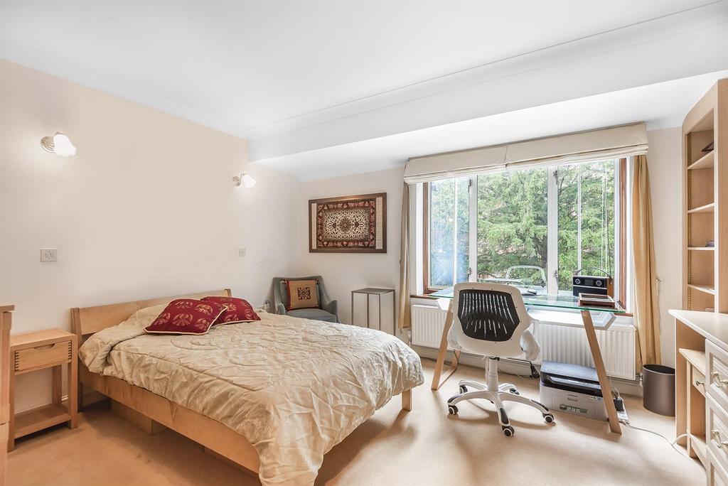 9 Bermuda House - Bedroom 1.jpg