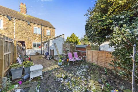 2 bedroom end of terrace house for sale, Silver Street, Broughton NN14