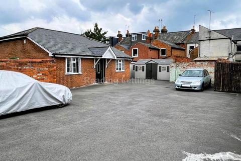 3 bedroom bungalow for sale, Blenheim Road, Reading