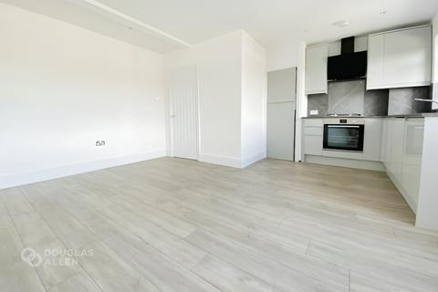 2 bedroom flat to rent, Hutton Road Shenfield CM15