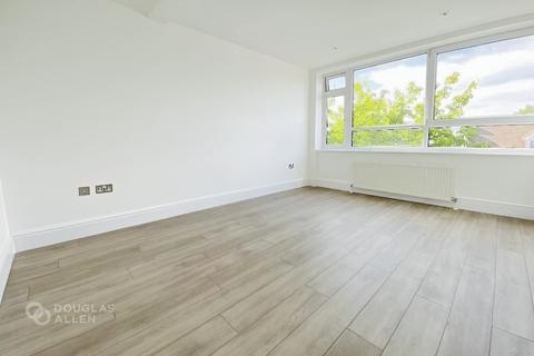 2 bedroom flat to rent, Hutton Road Shenfield CM15