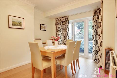 15 Buckingham Close, Enfield, EN1 3JQ