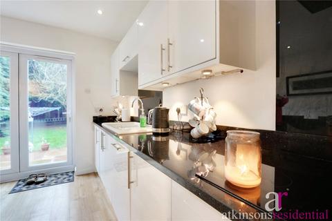 15 Buckingham Close, Enfield, EN1 3JQ