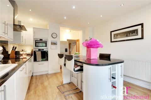 15 Buckingham Close, Enfield, EN1 3JQ