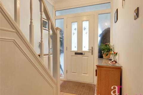 15 Buckingham Close, Enfield, EN1 3JQ