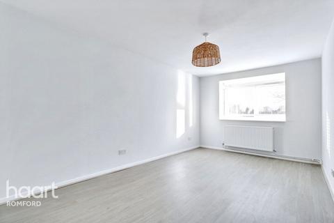 1 bedroom flat for sale, Braithwaite Avenue, Romford, RM7 0DS