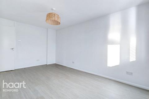 1 bedroom flat for sale, Braithwaite Avenue, Romford, RM7 0DS