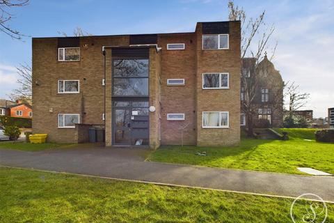 1 bedroom flat for sale, Wood Close, Leeds