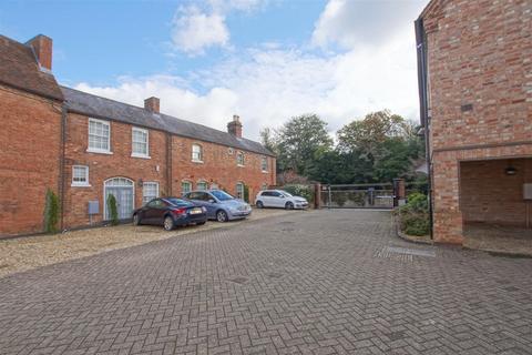 4 bedroom terraced house to rent, Neville Court, Jury Street, Warwick