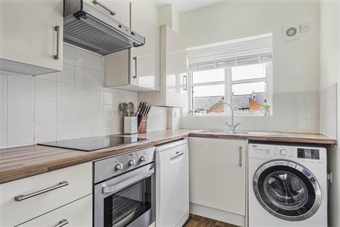 2 bedroom maisonette for sale, Queens Road, Caversham, Reading