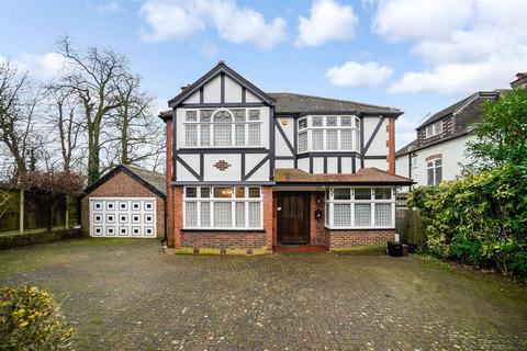 4 bedroom detached house for sale, Elmscott Gardens, London N21