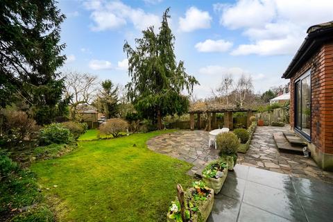 4 bedroom detached house for sale, Elmscott Gardens, London N21