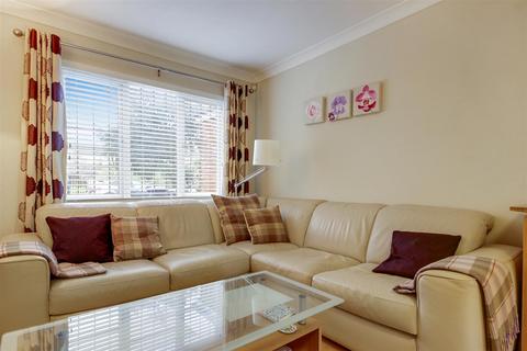 4 bedroom end of terrace house for sale, Jules Thorn Avenue, Enfield