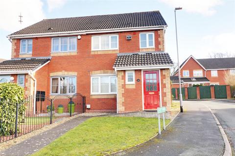 3 bedroom semi-detached house to rent, Hilton Road, Featherstone