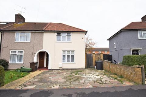 3 bedroom end of terrace house to rent, Warrington Road, Dagenham, RM8