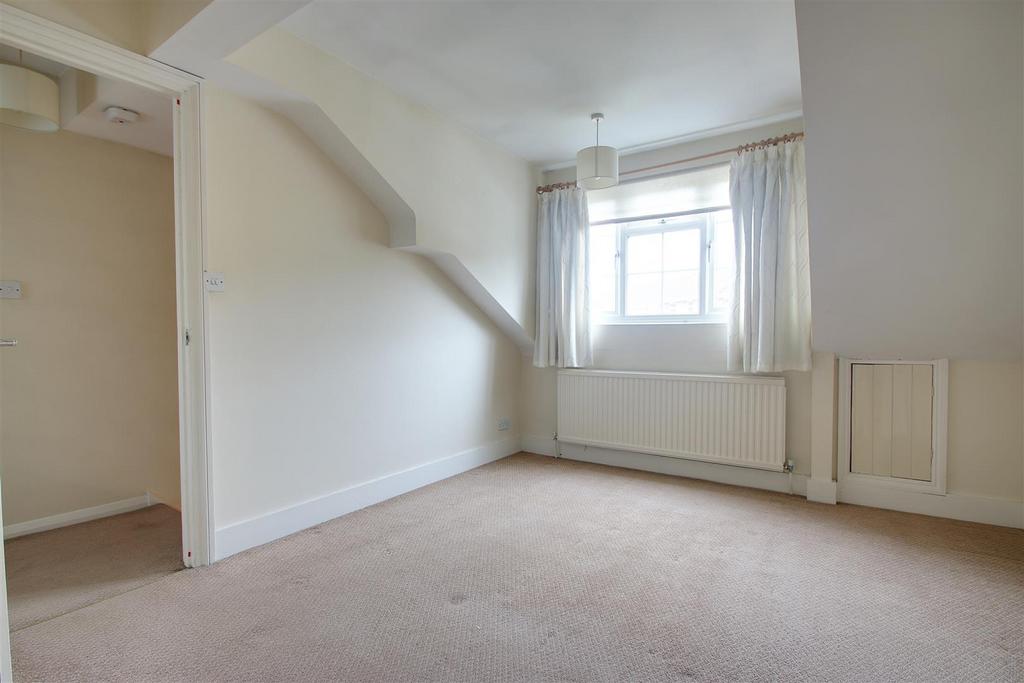 Bedroom 4.jpg