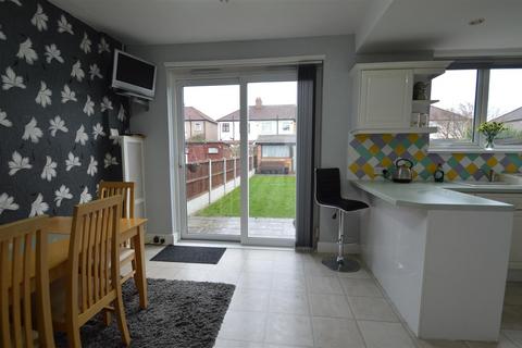 3 bedroom terraced house for sale, Hamden Crescent, Dagenham