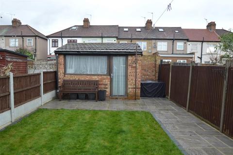 3 bedroom terraced house for sale, Hamden Crescent, Dagenham