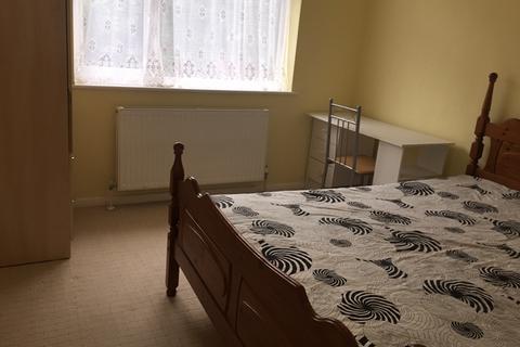 2 bedroom maisonette to rent, Petts Hill, Northolt UB5 4NS