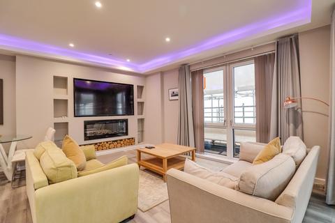 3 bedroom penthouse to rent, Centenary Quay, Woolston