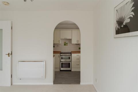 1 bedroom flat for sale, Parklands, Lynwood Road, Redhill