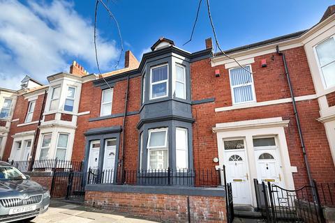 4 bedroom maisonette for sale, Strathmore Crescent, Benwell, Newcastle upon Tyne, Tyne and Wear, NE4 8UB