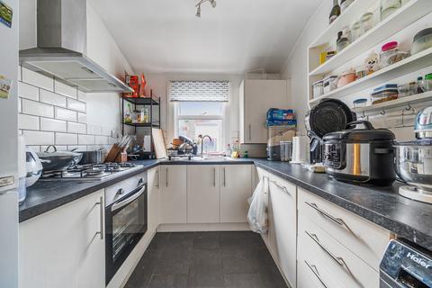 2 bedroom apartment for sale, Northwood Road, London