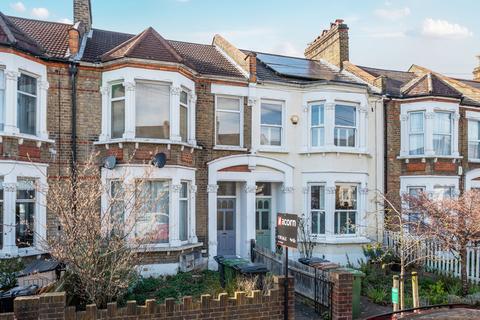 2 bedroom apartment for sale, Northwood Road, London