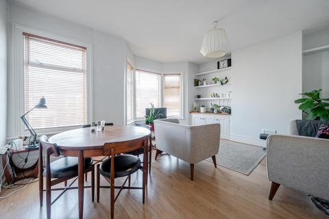2 bedroom apartment for sale, Northwood Road, London