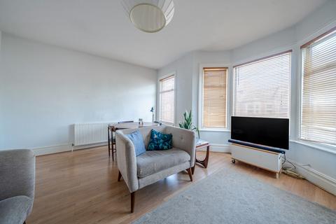 2 bedroom apartment for sale, Northwood Road, London