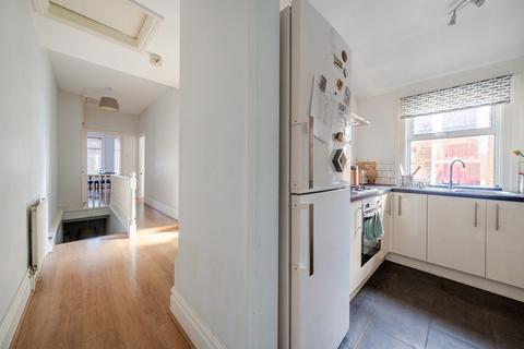 2 bedroom apartment for sale, Northwood Road, London
