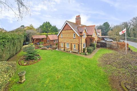 4 bedroom detached house for sale, Billing Lane, Overstone, Northampton, Northamptonshire, NN3