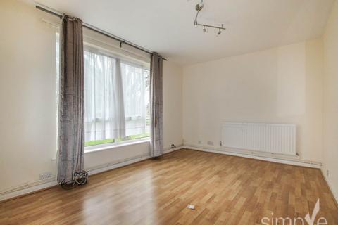 2 bedroom flat to rent, Compton Road, Hayes, Middlesex