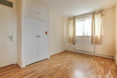 2 bedroom flat to rent, Compton Road, Hayes, Middlesex