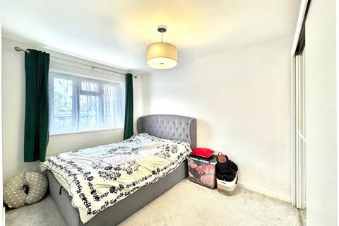 2 bedroom flat to rent, Lambourne Road, Barking IG11