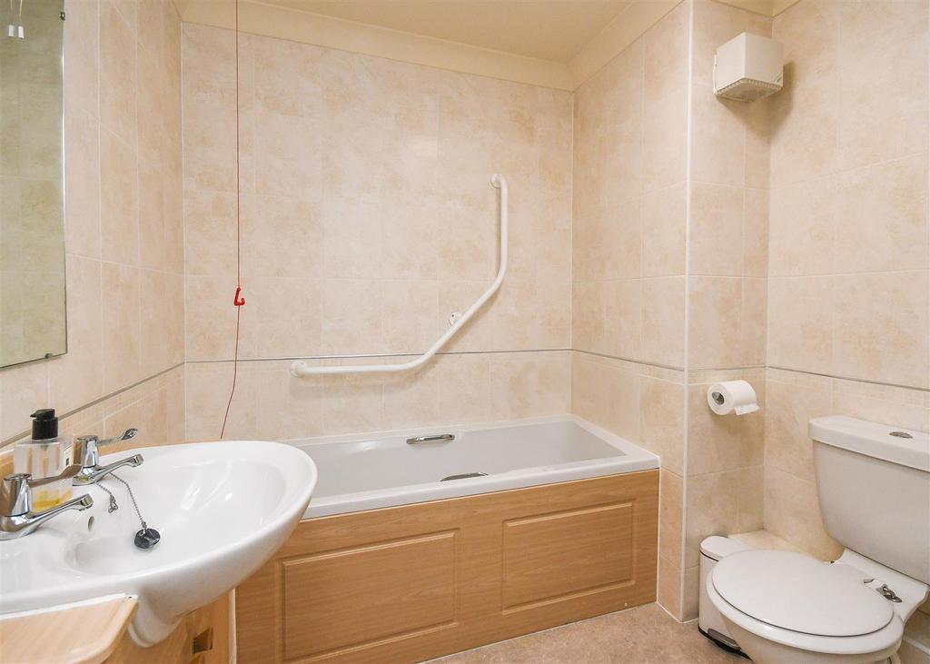 28 Wombrook Court - Bathroom.jpg