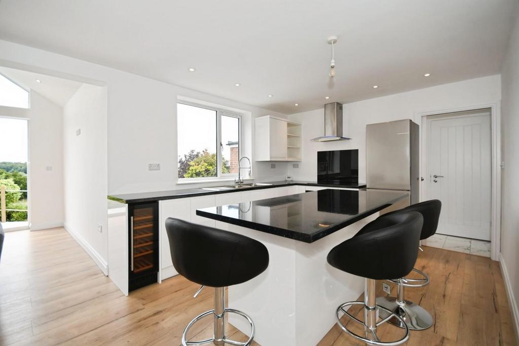 13 KITCHEN 02.jpg