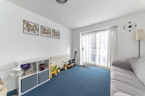 2 bedroom flat for sale, Dudley Close, Grays RM16