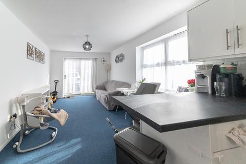 2 bedroom flat for sale, Dudley Close, Grays RM16