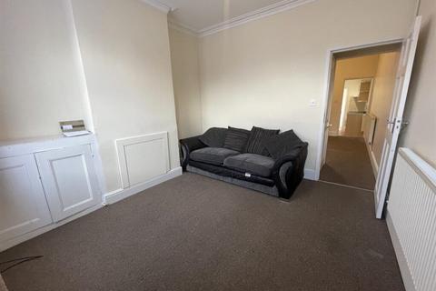 3 bedroom terraced house to rent, Avenue Road Extension, Leicester LE2