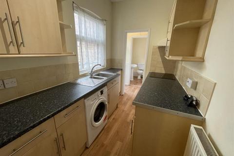 3 bedroom terraced house to rent, Avenue Road Extension, Leicester LE2