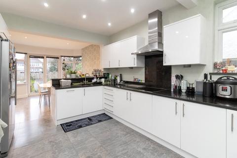 5 bedroom link detached house for sale, Mowbray Road, Edgware, HA8