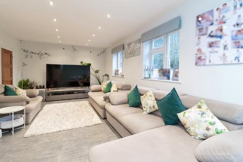 21 Mowbray Road, Edgware, HA8 8JG