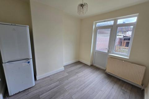 2 bedroom terraced house to rent, Prince Regent Lane, London