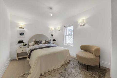 3 bedroom flat for sale, The Grove, London W5