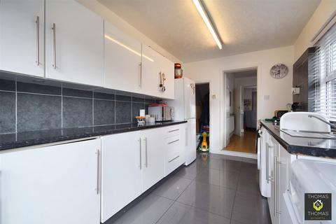 55 Hanman Road, Gloucester, GL1 4TJ