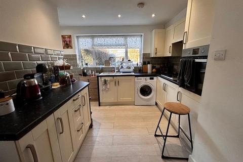 3 bedroom end of terrace house for sale, Travellers Lane, Hatfield